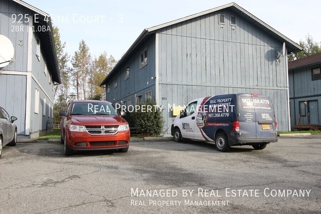 property at 925 E 45th Ct