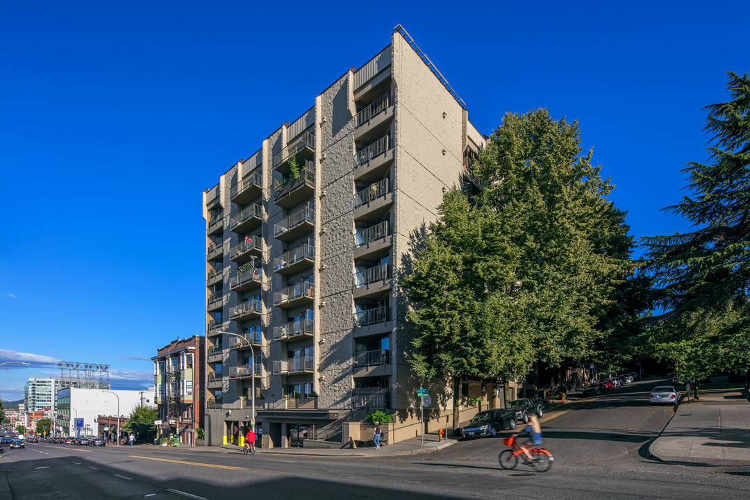 Uptown Tower in Portland, OR - Foto de edificio