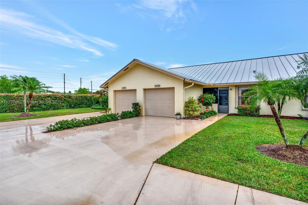 7659 SE Sugar Sand Cir in Hobe Sound, FL - Building Photo