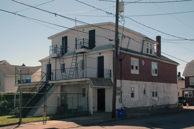 921 N Locust St in Hazleton, PA - Foto de edificio - Building Photo