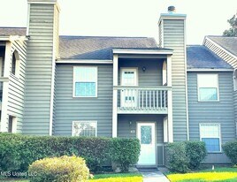 495 Popp's Ferry Rd in Biloxi, MS - Building Photo
