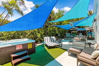 112 Claremont Ln in Palm Beach Shores, FL - Building Photo - Building Photo