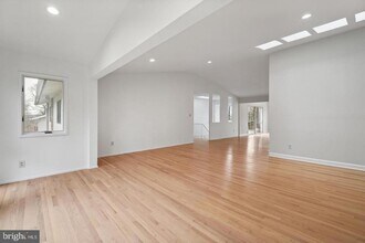 7700 Hamilton Spring Rd in Bethesda, MD - Building Photo - Building Photo