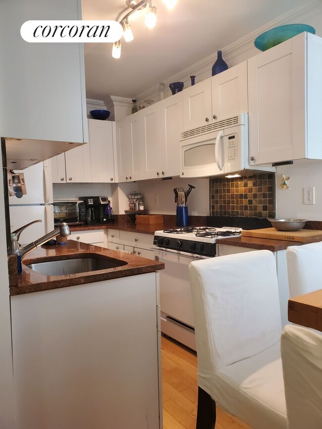 517 E 77th St in New York, NY - Building Photo - Building Photo