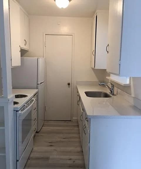 1956 Ivy St, Unit APT 4 in San Mateo, CA - Building Photo - Building Photo