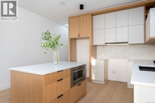1417 May St in Victoria, BC - Building Photo