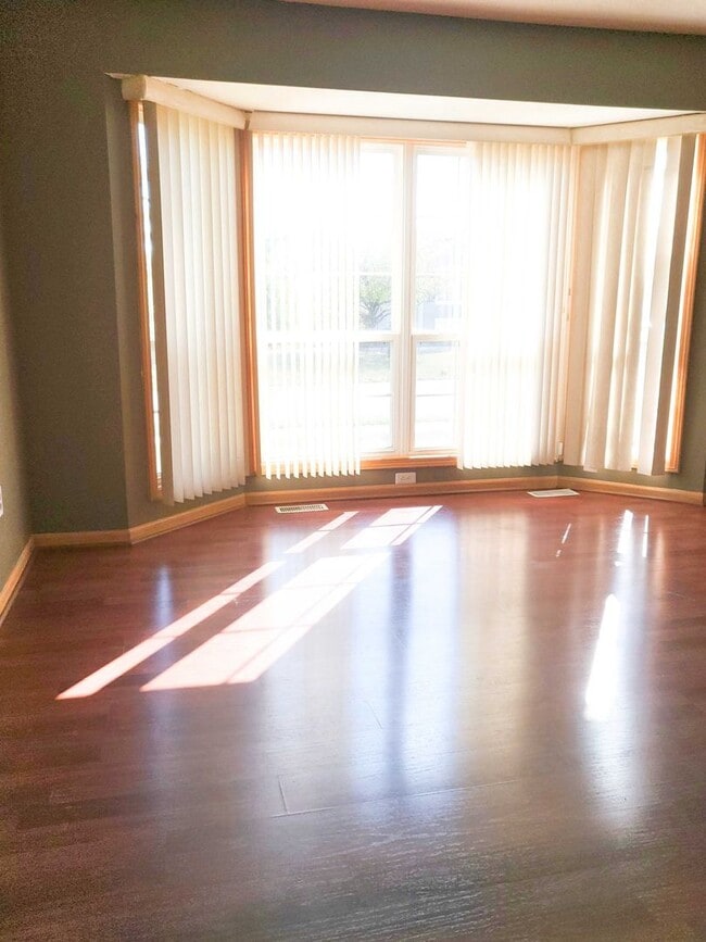 5657 Sugarberry Dr SE in Kentwood, MI - Foto de edificio - Building Photo