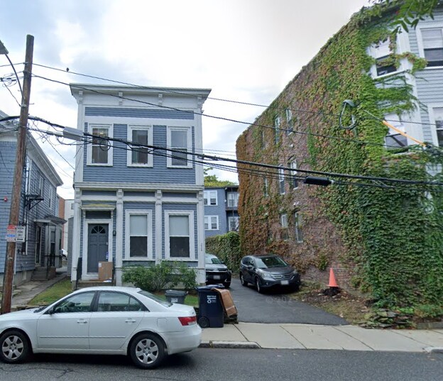 224 Banks St, Unit 1 in Cambridge, MA - Building Photo