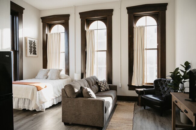 16 S Jackson St in Greencastle, IN - Building Photo - Building Photo