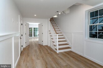 17 Wilson St in Lambertville, NJ - Foto de edificio - Building Photo