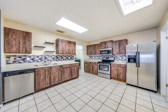 6863 Cypress Mist Dr in Converse, TX - Foto de edificio - Building Photo