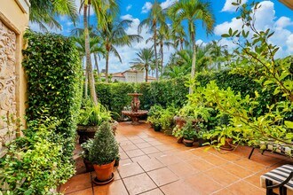 225 Everglade Ave in Palm Beach, FL - Building Photo - Building Photo