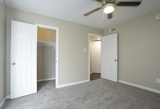 Lake Houston Pines in Houston, TX - Building Photo - Interior Photo