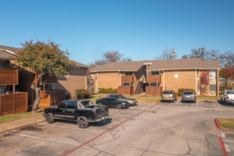 Villas Del Rey Apartments in Dallas, TX - Building Photo - Building Photo