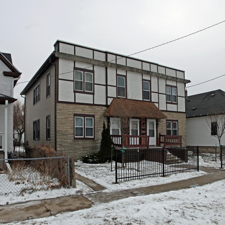 1917 61st St in Kenosha, WI - Foto de edificio