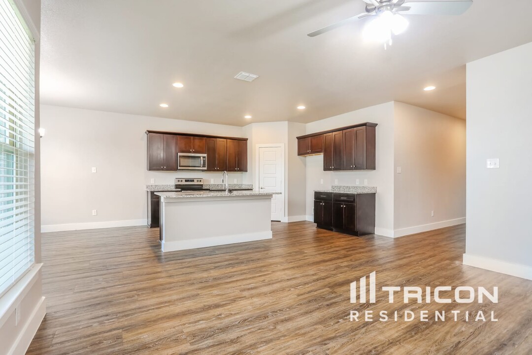 10304 Ft Teran Trl in Crowley, TX - Building Photo