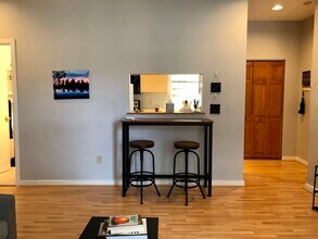 2A Wellington St, Unit 5 in Boston, MA - Building Photo - Building Photo