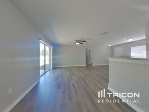 2275 Rushmore St in North Port, FL - Building Photo - Building Photo