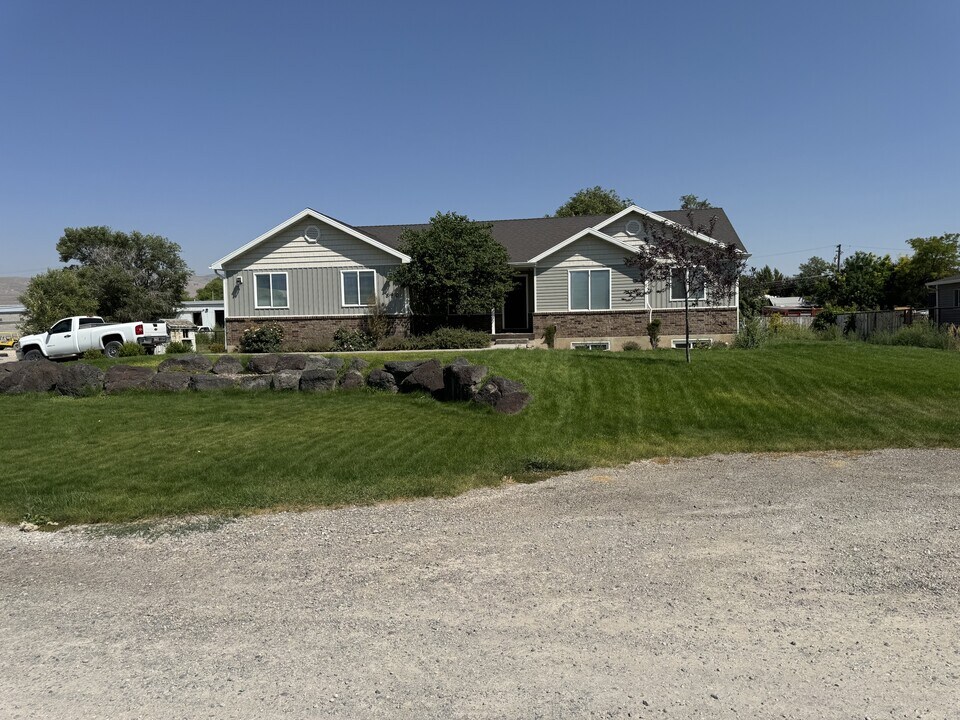 890 W 110 S in Tremonton, UT - Building Photo