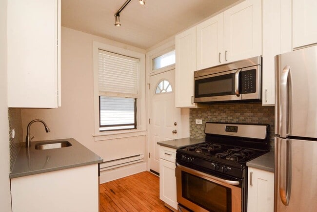 2328 N Rockwell St, Unit J00W in Chicago, IL - Foto de edificio - Building Photo