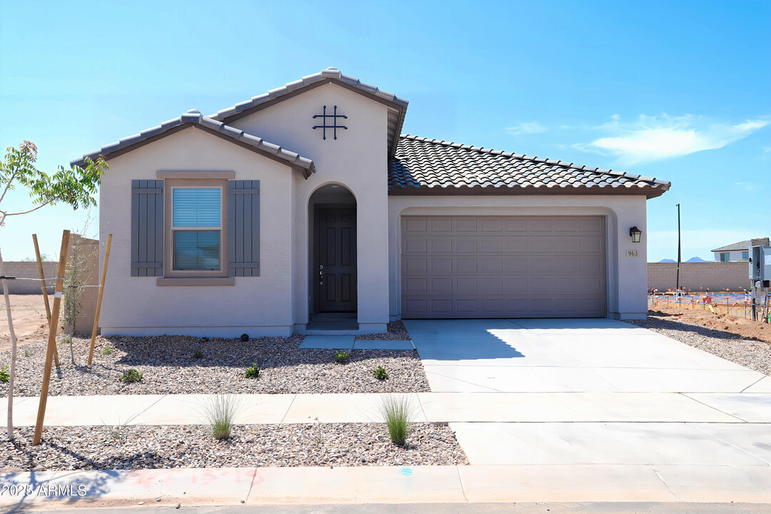 963 W Finch Dr in Queen Creek, AZ - Foto de edificio