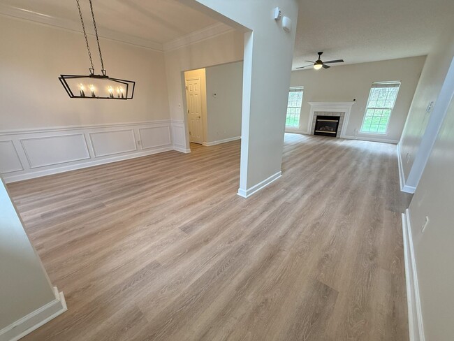 1958 Wilrose Pl in Matthews, NC - Foto de edificio - Building Photo