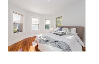 10 Stone Pl, Unit 2 in Somerville, MA - Building Photo