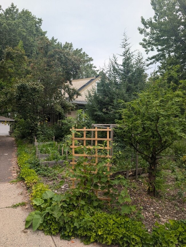 1015 Sperl St in West St. Paul, MN - Building Photo - Building Photo