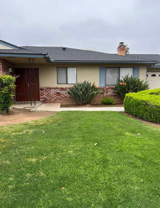 6646 N Thorne Ave in Fresno, CA - Building Photo