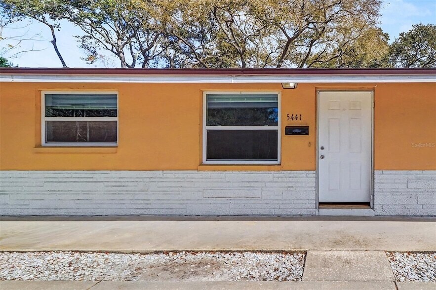 5439 Oceanic Rd in Holiday, FL - Building Photo