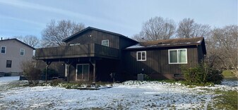 269 Fawnwood Dr in Tallmadge, OH - Building Photo