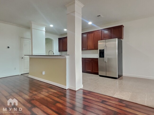 5343 Summit Hollow Dr in Houston, TX - Building Photo - Building Photo