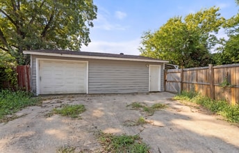 2539 Hillsboro Ave in Dallas, TX - Building Photo - Building Photo