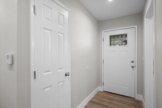 22570 Los Tigres Dr in Santa Clarita, CA - Building Photo - Building Photo