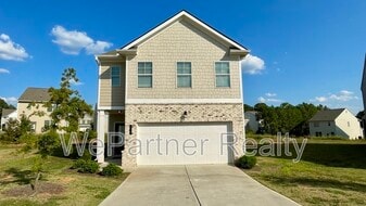 212 Harrison St in Calhoun, GA - Building Photo