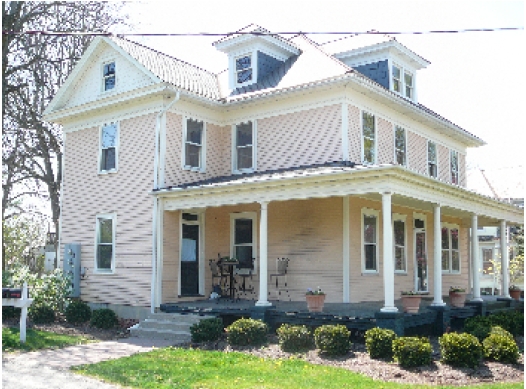 172 W Main St in Leola, PA - Building Photo