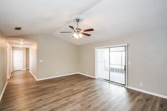 7152 Holiday Hill Ct in Jacksonville, FL - Building Photo - Building Photo