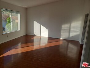 12023 Stone Gate Way in Los Angeles, CA - Building Photo - Building Photo