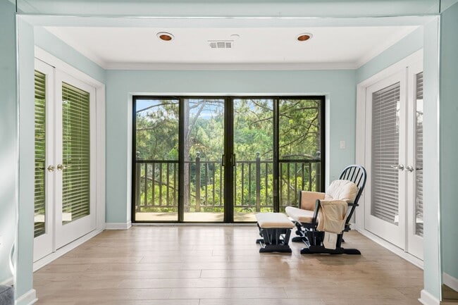property at 27404 Plantation Dr NE