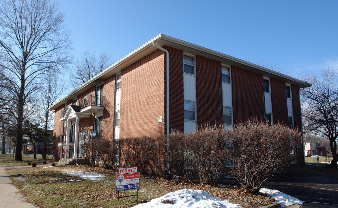 255 S Durkin Dr in Springfield, IL - Building Photo