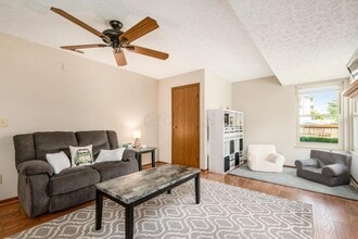 4494 Earman Dr in Hilliard, OH - Building Photo - Building Photo
