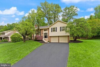 2660 Oakton Glen Dr in Vienna, VA - Building Photo - Building Photo