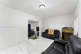 2251 NW 94th St in Miami, FL - Building Photo - Building Photo