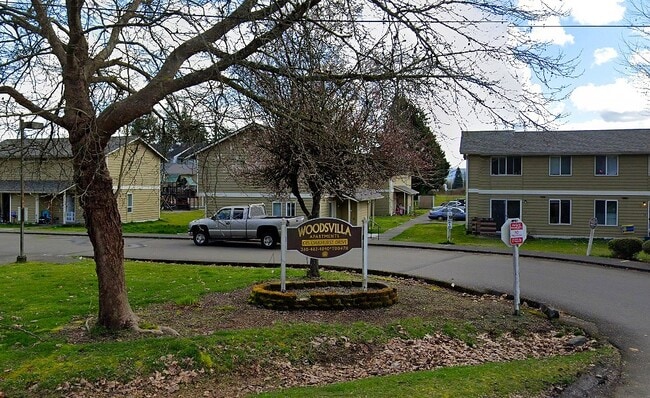 property at 1015 Oakhurst Dr