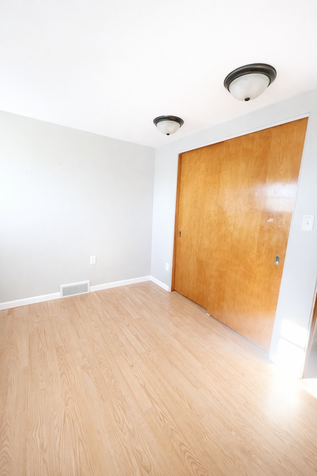 230 W 4th St, Unit 3 in Saint Ansgar, IA - Building Photo - Building Photo