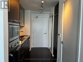 14-5614 York St in Toronto, ON - Building Photo - Building Photo