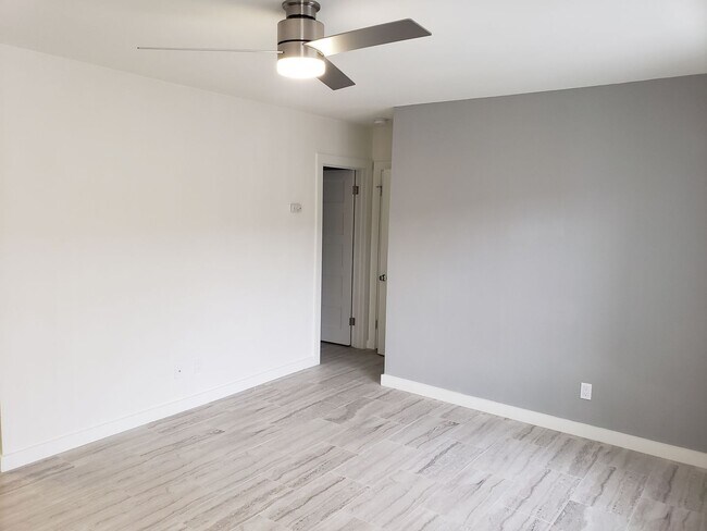 1457 W Almond Ave-Unit -1457 in Orange, CA - Building Photo - Building Photo