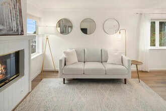 2244 13th Ave W in Seattle, WA - Building Photo - Building Photo