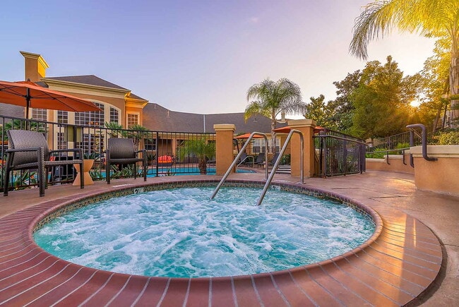 Cambridge Park in San Diego, CA - Foto de edificio - Building Photo