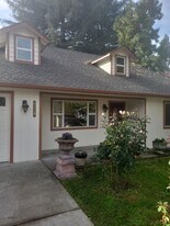 420 Broadway St in Rogue River, OR - Building Photo